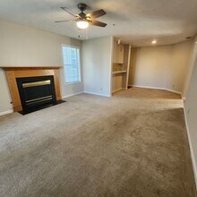 300 Waterdown Dr in Fayetteville, NC - Foto de edificio - Building Photo