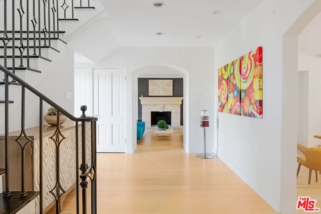1323 Club View Dr in Los Angeles, CA - Building Photo - Building Photo