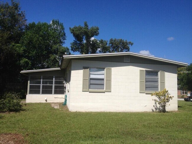 831 Crawford St in Deltona, FL - Building Photo - Building Photo