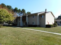 Auction: Plaza Towers Apartments, Almont, MI in Almont, MI - Foto de edificio - Building Photo