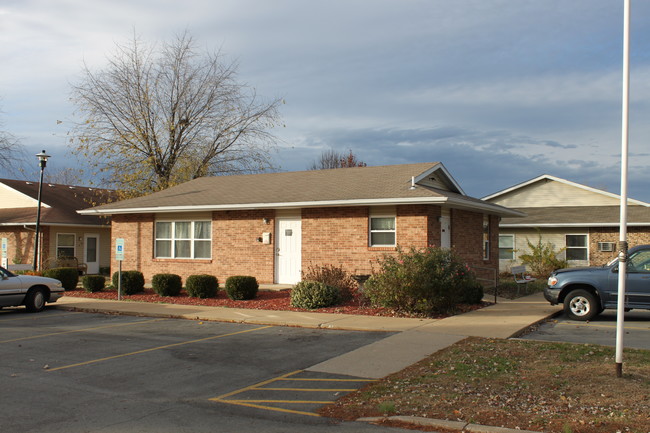 Village Green Apartments in Pevely, MO - Building Photo - Building Photo