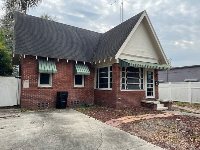 17 NW 7th Terrace in Gainesville, FL - Foto de edificio - Building Photo