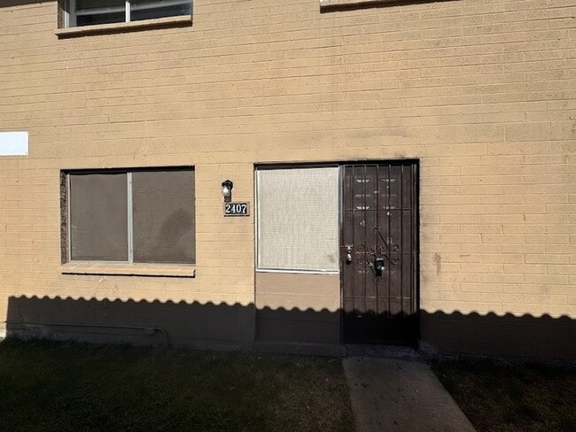 2407 W Hazelwood St in Phoenix, AZ - Building Photo - Building Photo