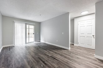 Sereno Hills in Los Angeles, CA - Foto de edificio - Interior Photo