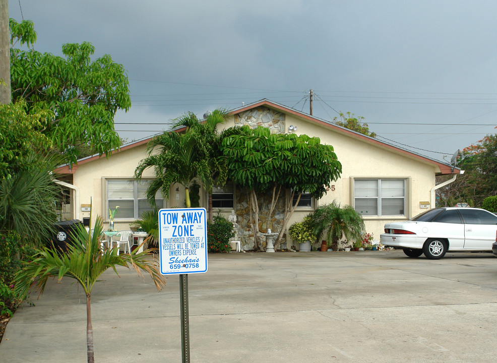 625 N M St in Lake Worth, FL - Foto de edificio