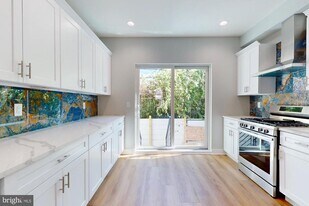 511 N Paxon St in Philadelphia, PA - Building Photo