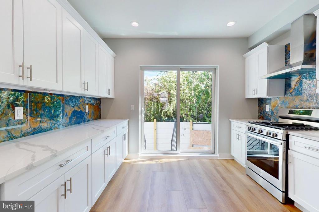 511 N Paxon St in Philadelphia, PA - Building Photo