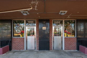 Hutchinson Parkway Apartments in Bronx, NY - Building Photo - Building Photo