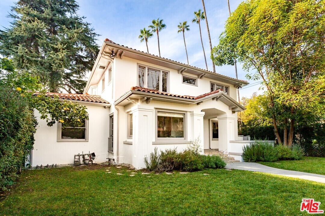 5850 Foothill Dr in Los Angeles, CA - Building Photo
