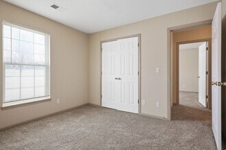 400 NE 6th St in Oak Grove, MO - Building Photo - Building Photo