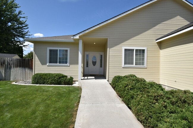2708 S Zillah Ct in Kennewick, WA - Building Photo - Building Photo