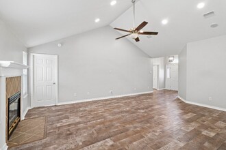 1702 Sycamore Ave in Niceville, FL - Foto de edificio - Building Photo