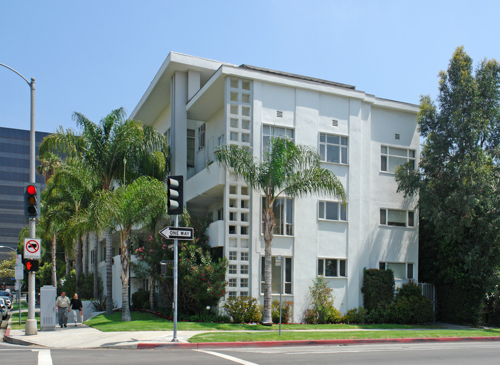 330 S Willaman Dr in Los Angeles, CA - Foto de edificio