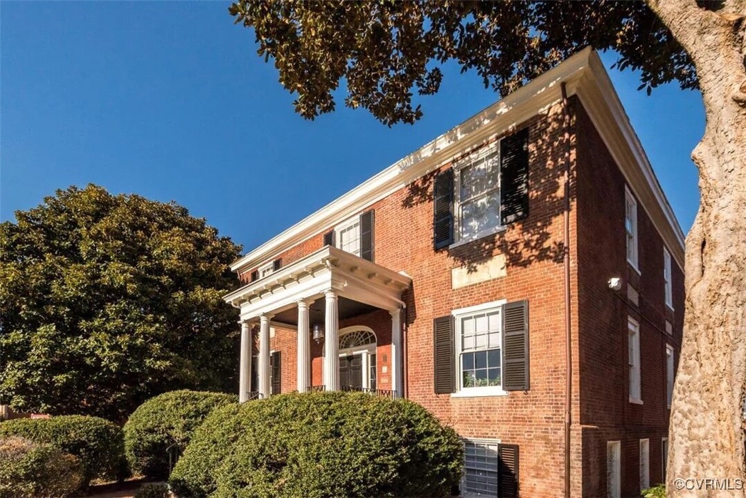 1142 W Grace St in Richmond, VA - Building Photo