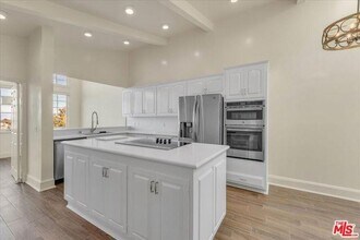 2202 The Terrace in Los Angeles, CA - Building Photo - Building Photo