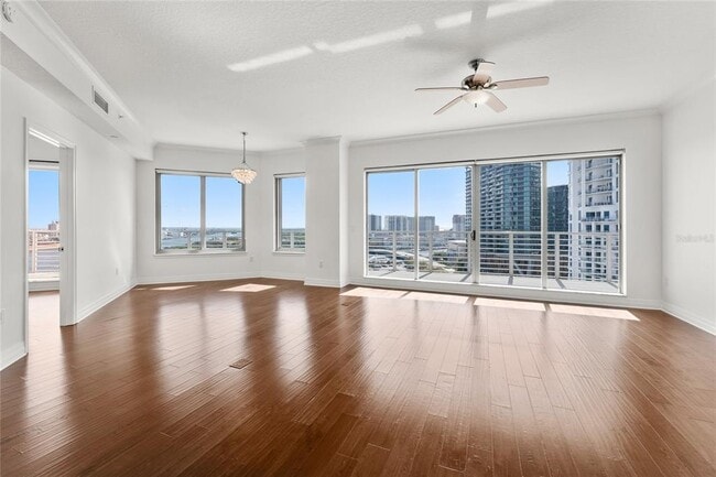 1209 E Cumberland Ave in Tampa, FL - Building Photo - Building Photo