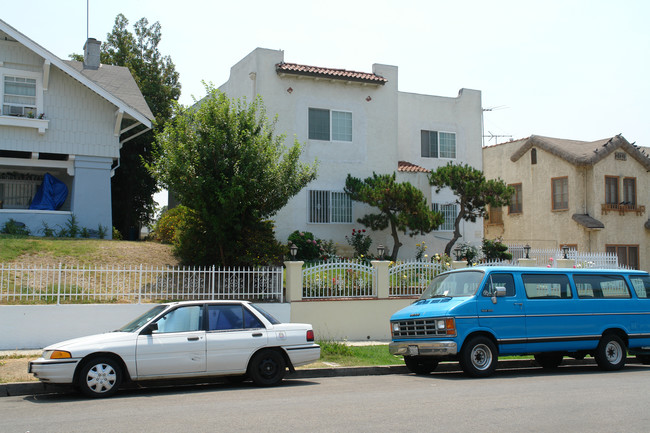 220 S Carondelet St in Los Angeles, CA - Building Photo - Building Photo