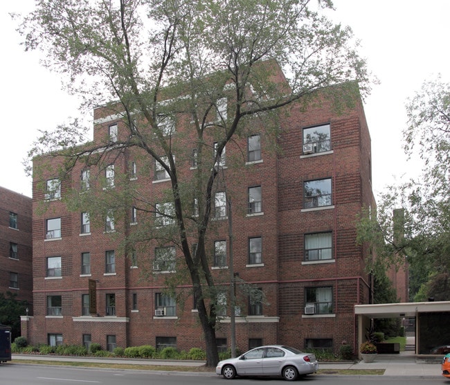 Chatsworth Apartments in Toronto, ON - Building Photo - Building Photo