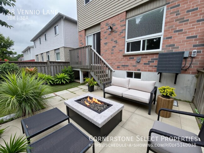 28 Vennio Ln in Hamilton, ON - Building Photo - Building Photo