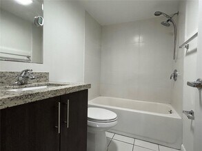 2575 SW 27th Ave, Unit 203 in Miami, FL - Building Photo - Building Photo