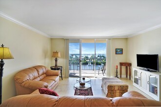 3581 S Ocean Blvd in South Palm Beach, FL - Building Photo - Building Photo