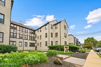 17-19 Leroy Pl in Red Bank, NJ - Building Photo - Building Photo