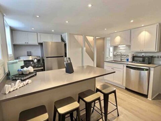 property at 1207 E Kane Pl