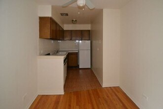 443 W Aldine Ave, Unit 513 in Chicago, IL - Foto de edificio - Building Photo