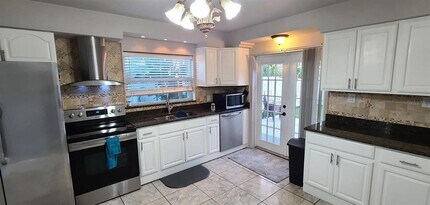 2306 W St Joseph St in Tampa, FL - Building Photo - Building Photo