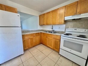 1503 NW 207th St in Miami, FL - Building Photo - Building Photo