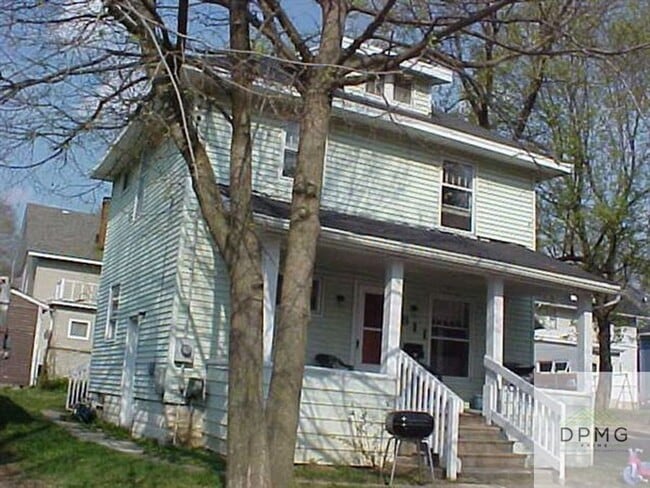 property at 811 Summerville Ave