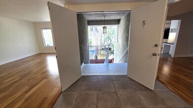 1831 Parnell Ave, Unit 5 in Los Angeles, CA - Foto de edificio - Building Photo