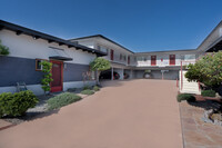 The Village Apartments in Gardena, CA - Foto de edificio - Building Photo