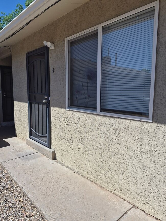 property at 3217 Wellesley Ct NE