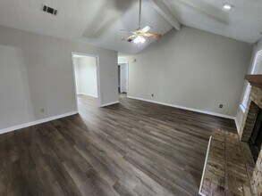 15 Honey Locust Ct in Little Rock, AR - Foto de edificio - Building Photo