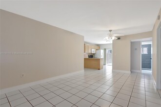 7732 W 29th Way in Hialeah, FL - Building Photo - Building Photo