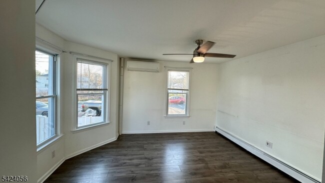 529 Valley Rd in Roselle Park, NJ - Building Photo - Building Photo