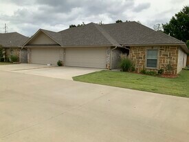 6848 Lakeridge Dr, Unit Duplex-Lakeridge Villas in Texarkana, TX - Building Photo