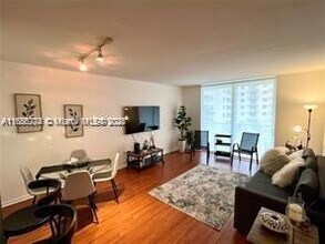 2775 NE 187th St, Unit 319 in Aventura, FL - Building Photo - Building Photo