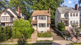 27 Berkeley Pl in Bloomfield, NJ - Building Photo