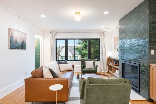 2457 4th Ave W, Unit SI ID1035899P in Seattle, WA - Foto de edificio - Building Photo