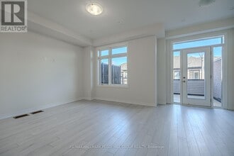 31 Bluebird Ln in Barrie, ON - Building Photo - Building Photo