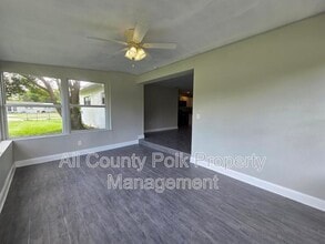 6046 Appian Way in Orlando, FL - Foto de edificio - Building Photo