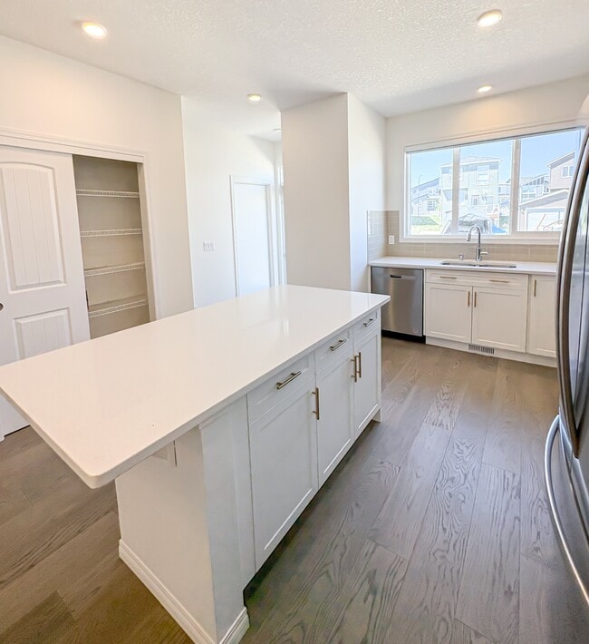 178 Edith Rd NW in Calgary, AB - Building Photo - Building Photo