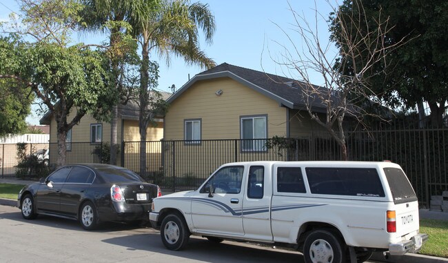 752-754 Martin Luther King Jr Ave in Long Beach, CA - Building Photo - Building Photo