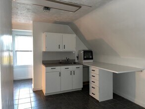 2683 Hampshire Rd in Cleveland Heights, OH - Foto de edificio - Building Photo