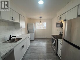 3150 Peter St in Windsor, ON - Building Photo