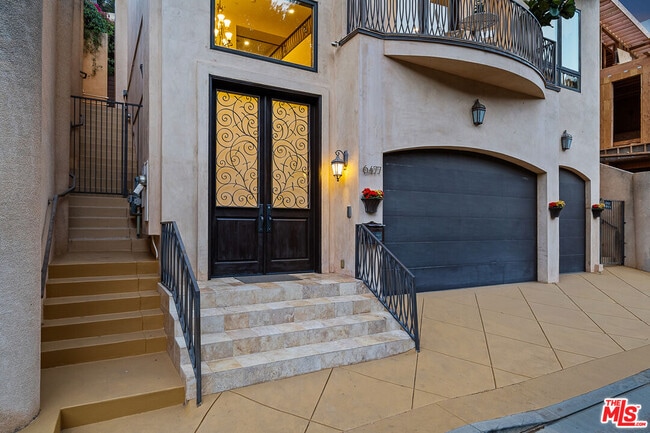 6477 Deep Dell Pl in Los Angeles, CA - Building Photo - Building Photo