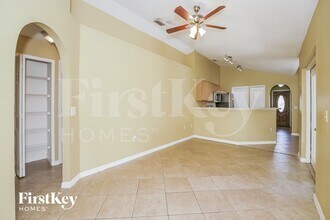 730 Outrigger Dr in Deltona, FL - Foto de edificio - Building Photo