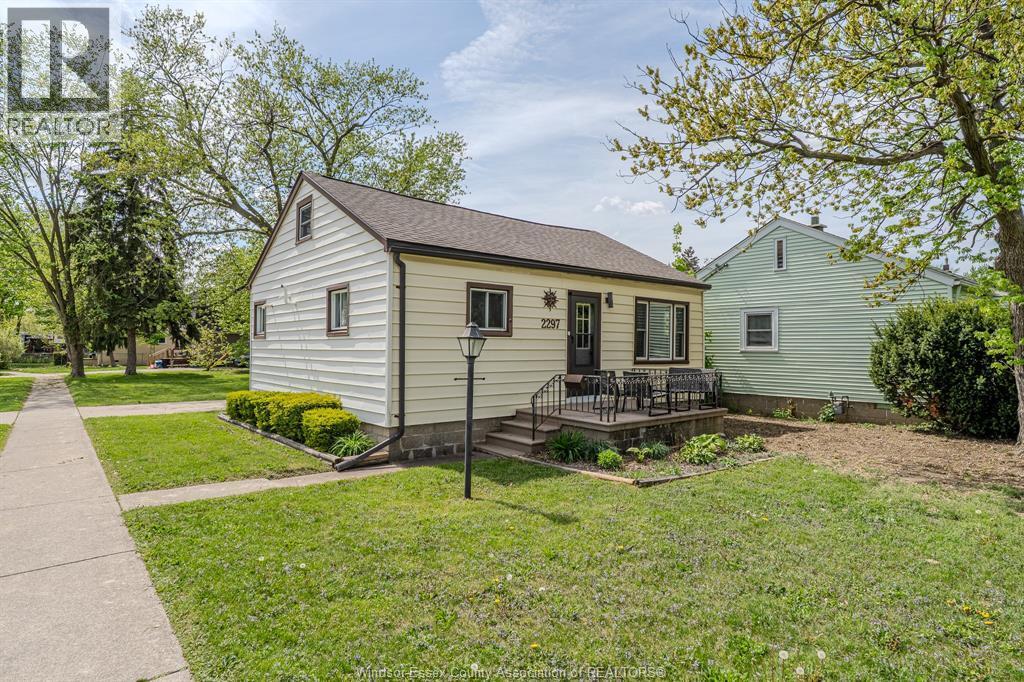 2297 PARENT in Windsor, ON - Building Photo